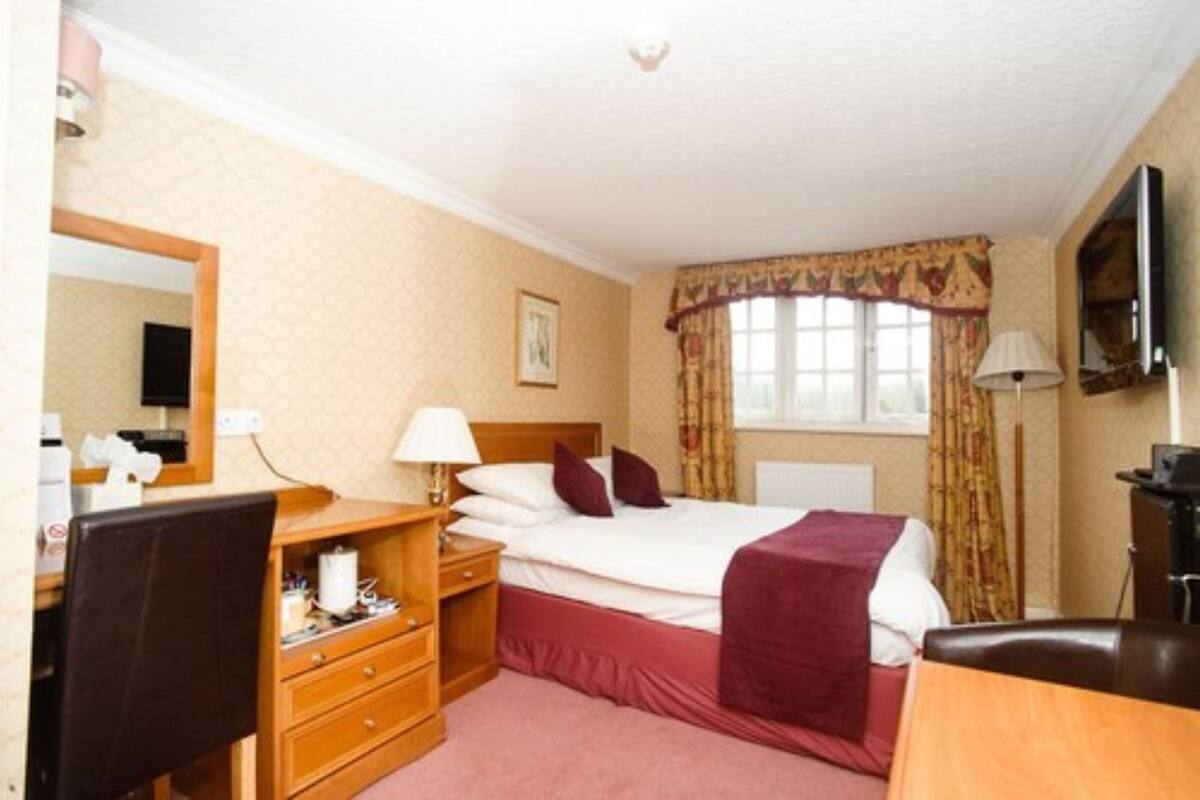 In-room safe, desk, iron/ironing board, free WiFi