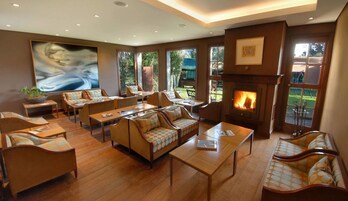 2 bares, bar junto a la piscina