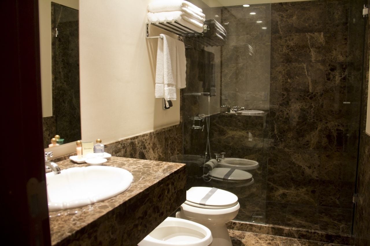 junior suite | bathroom | free toiletries, hair dryer, bathrobes, bidet