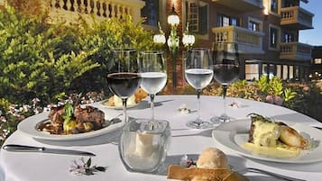 2 restaurants servant le petit déjeuner, spécialités Cuisine régionale