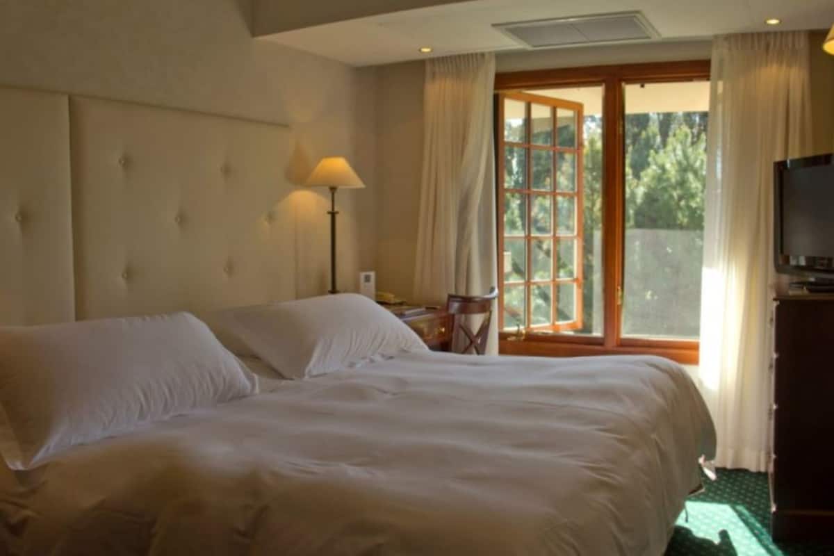 superior room | egyptian cotton sheets, premium bedding, minibar, in-room safe