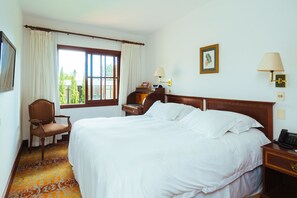 Standard Room | Egyptian cotton sheets, premium bedding, minibar, in-room safe