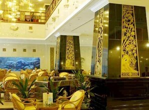 Lobby sitting area - Jade Palace Hotel (Beijing)