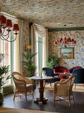 Coin salon dans le hall