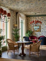 Área de estar no saguão