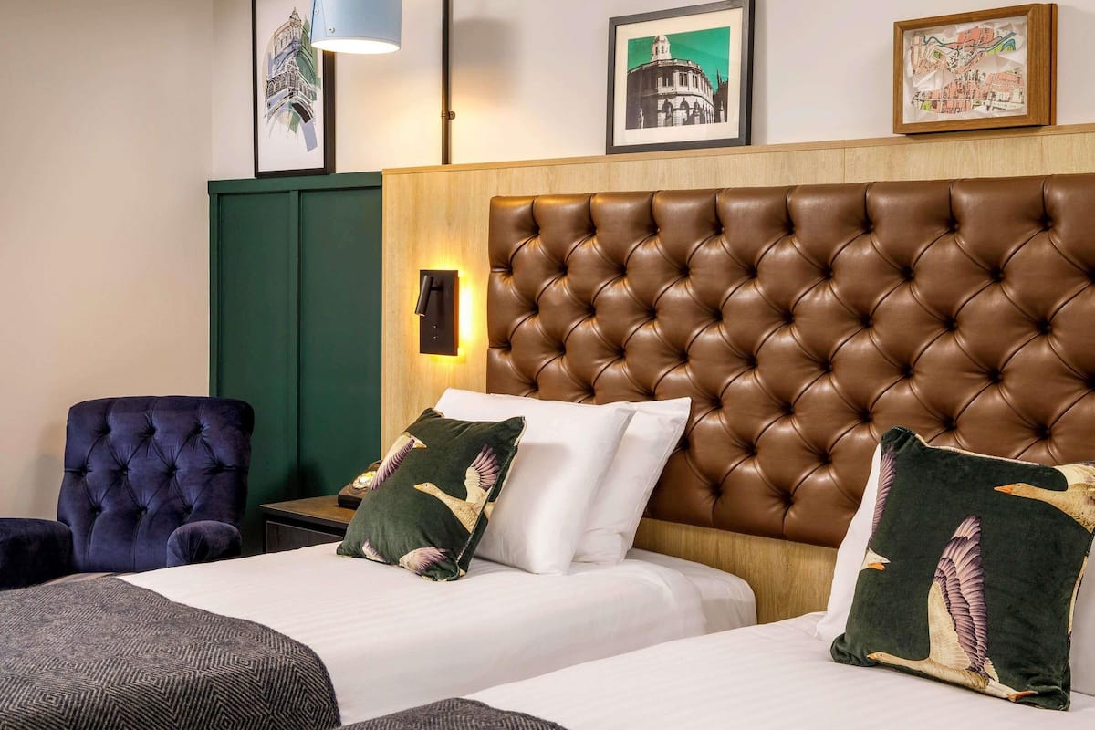 Bureau, espace de travail pour ordinateurs portables