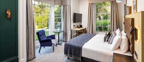 Privilege, Chambre, 1 trĂšs grand lit | Bureau, espace de travail pour ordinateur portable, rideaux occultants