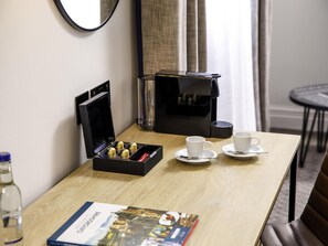 Privilege, Habitación, 1 cama de matrimonio grande | Escritorio, espacio para trabajar con un portátil, cortinas opacas