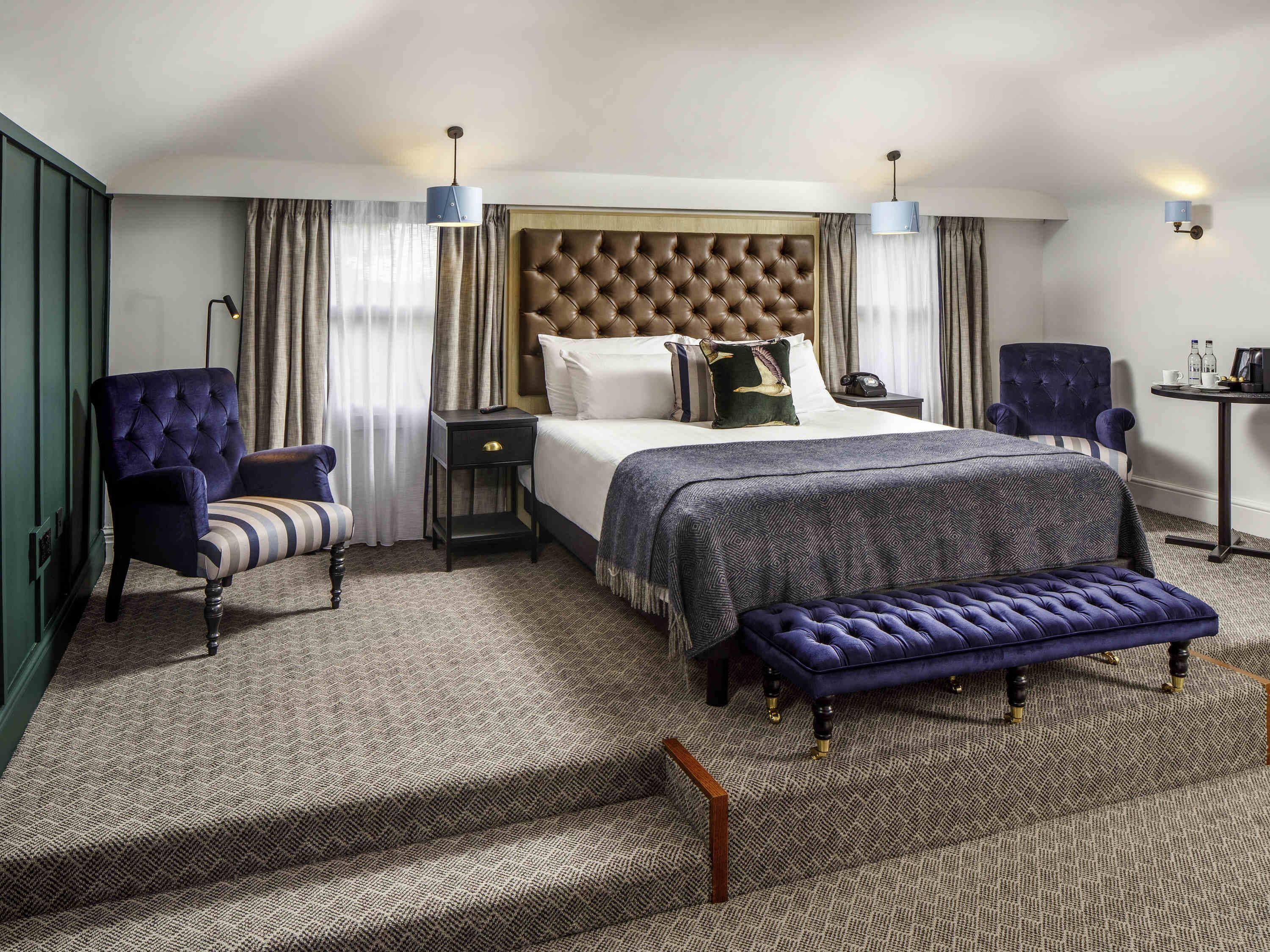 Privilege, Room, 1 King Bed | Desk, laptop workspace, blackout drapes, iron/ironing board