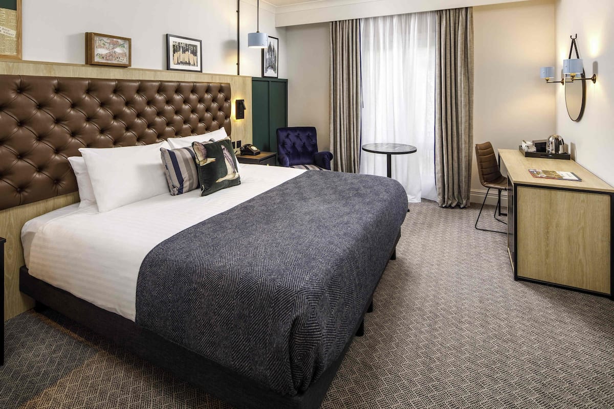 Classic Room, 1 Double Bed | Desk, laptop workspace, blackout drapes, iron/ironing board