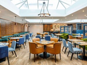 To-go breakfast on weekends (GBP 18.00 per person) - Mercure Oxford Hawkwell House Hotel (Oxford)