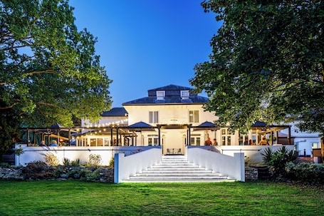 Front of property - evening/night. Mercure Oxford Hawkwell House Hotel