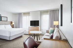 Premium bedding, in-room safe, desk, iron/ironing board - Staybridge Suites Downtown Peoria by IHG (Peoria)