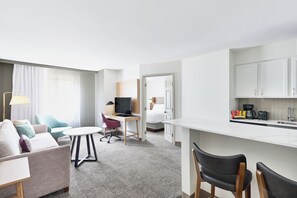 Premium bedding, in-room safe, desk, iron/ironing board