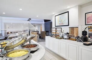 包含每日自助早餐