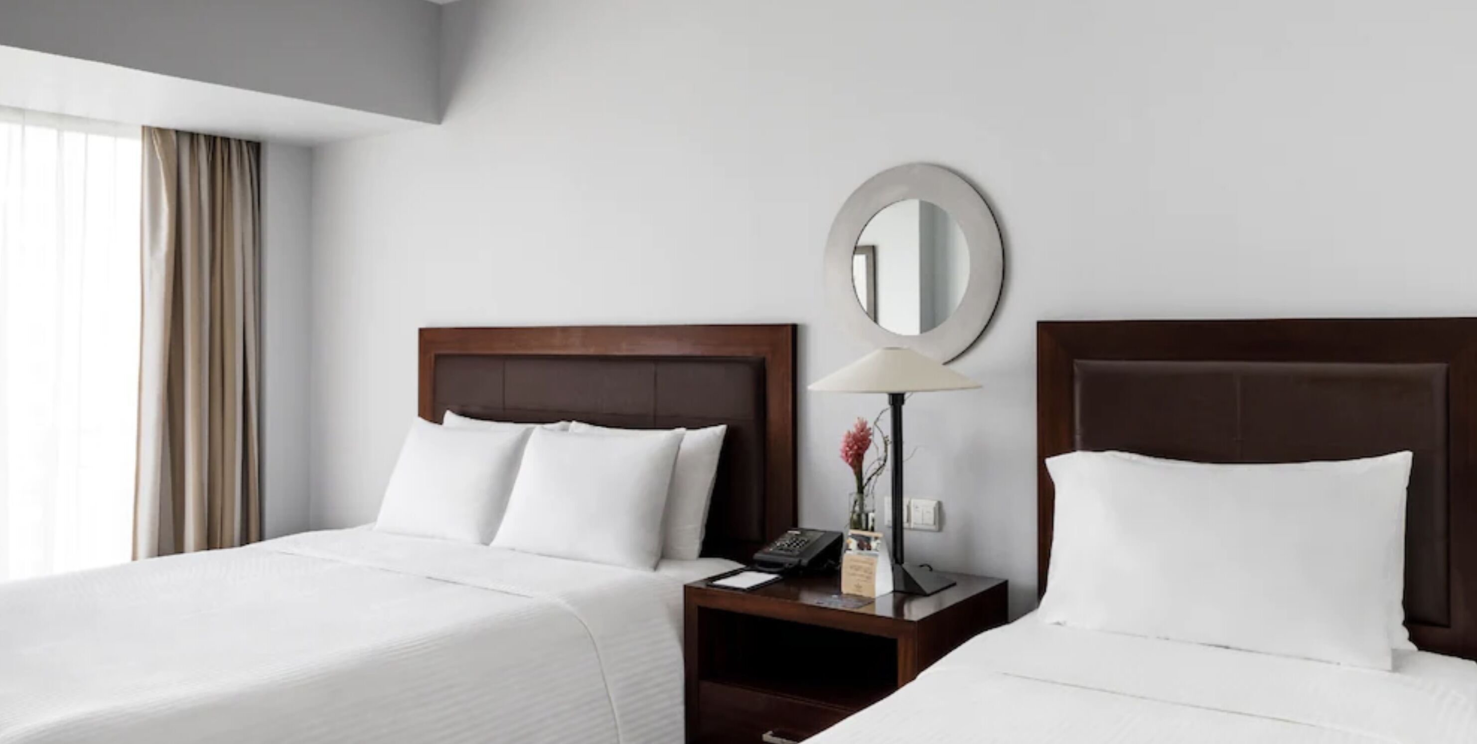 高档床上用品、客房内保险箱、特色家居、办公桌