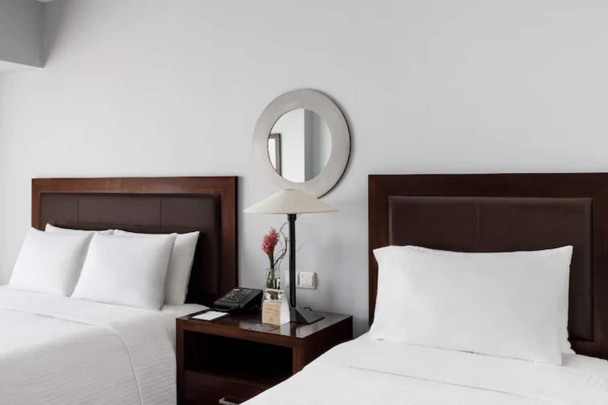 高档床上用品、客房内保险箱、特色家居、办公桌