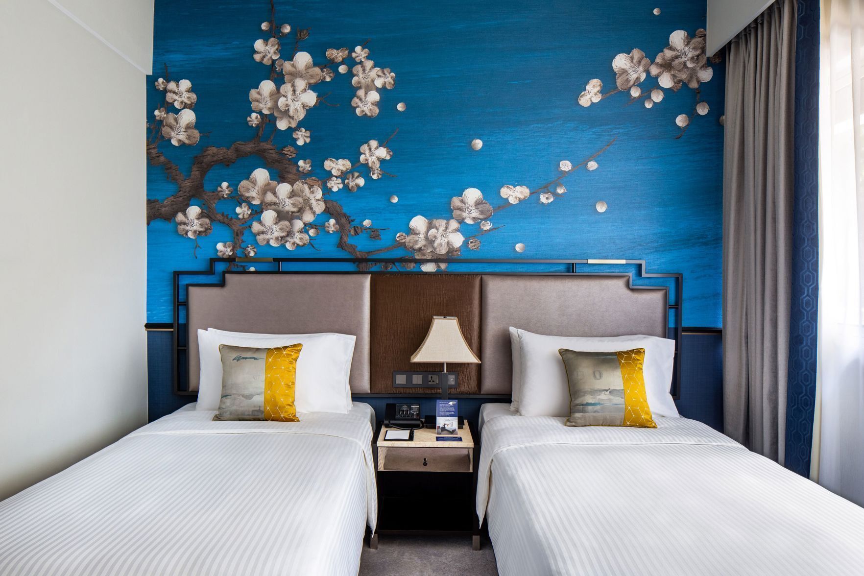 高档床上用品、客房内保险箱、特色家居、办公桌