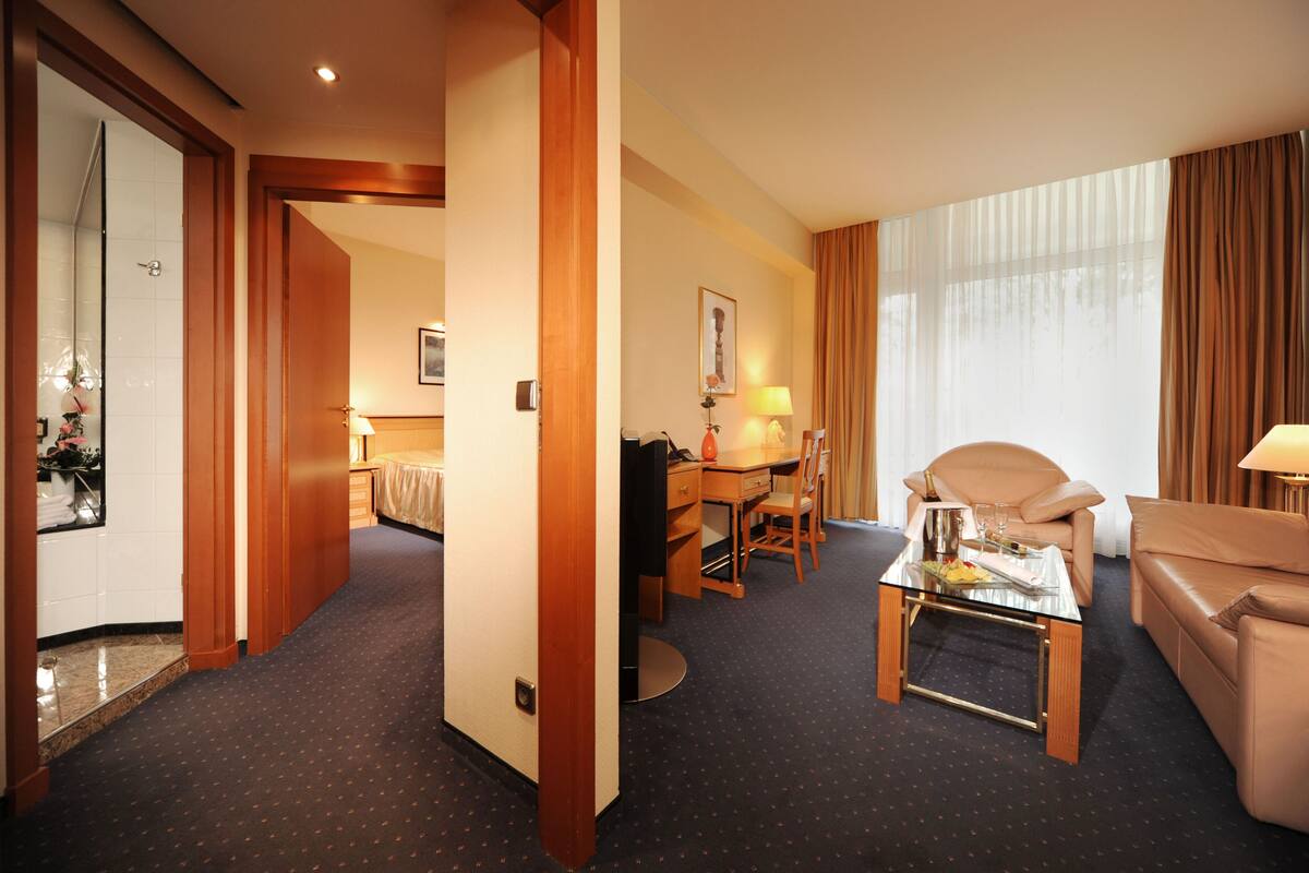 Suite | Living area | 32-inch LCD TV with satellite channels, TV, pay movies