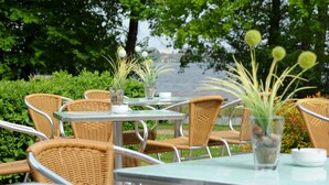 Breakfast, lunch, dinner and brunch served - Hotel Müggelsee Berlin (Berlin)