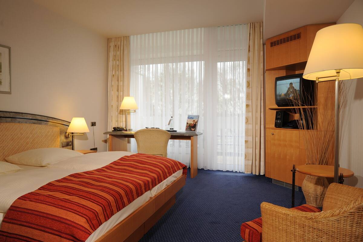Junior Room, 1 Bedroom | Premium bedding, pillowtop beds, in-room safe, desk
