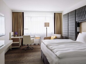 Deluxe Room | Hypo-allergenic bedding, minibar, in-room safe, desk