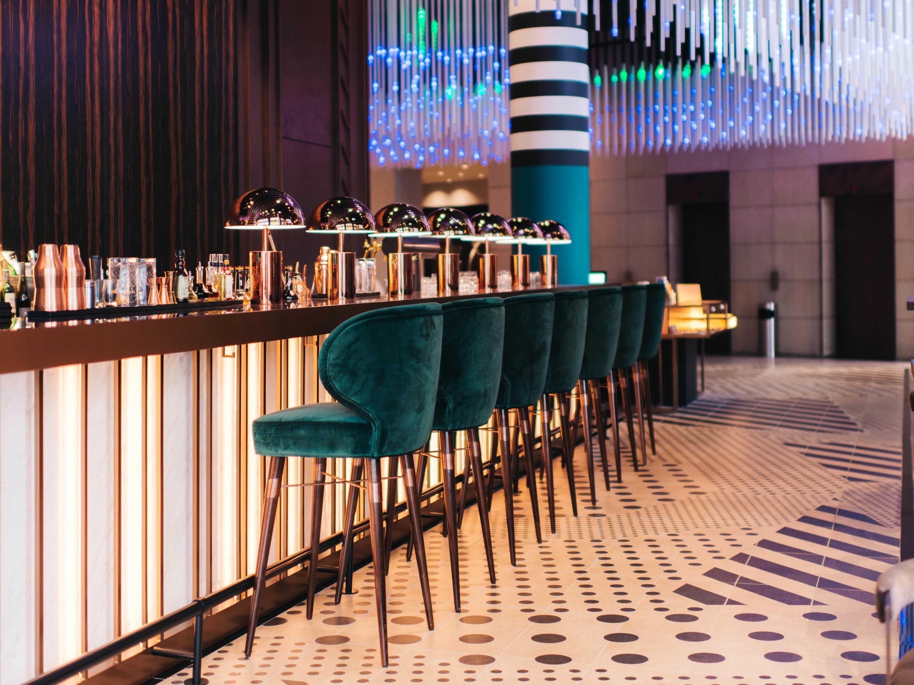 Bar (trong khuôn viên)