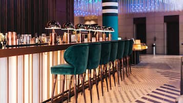 Bar (trong khuôn viên)