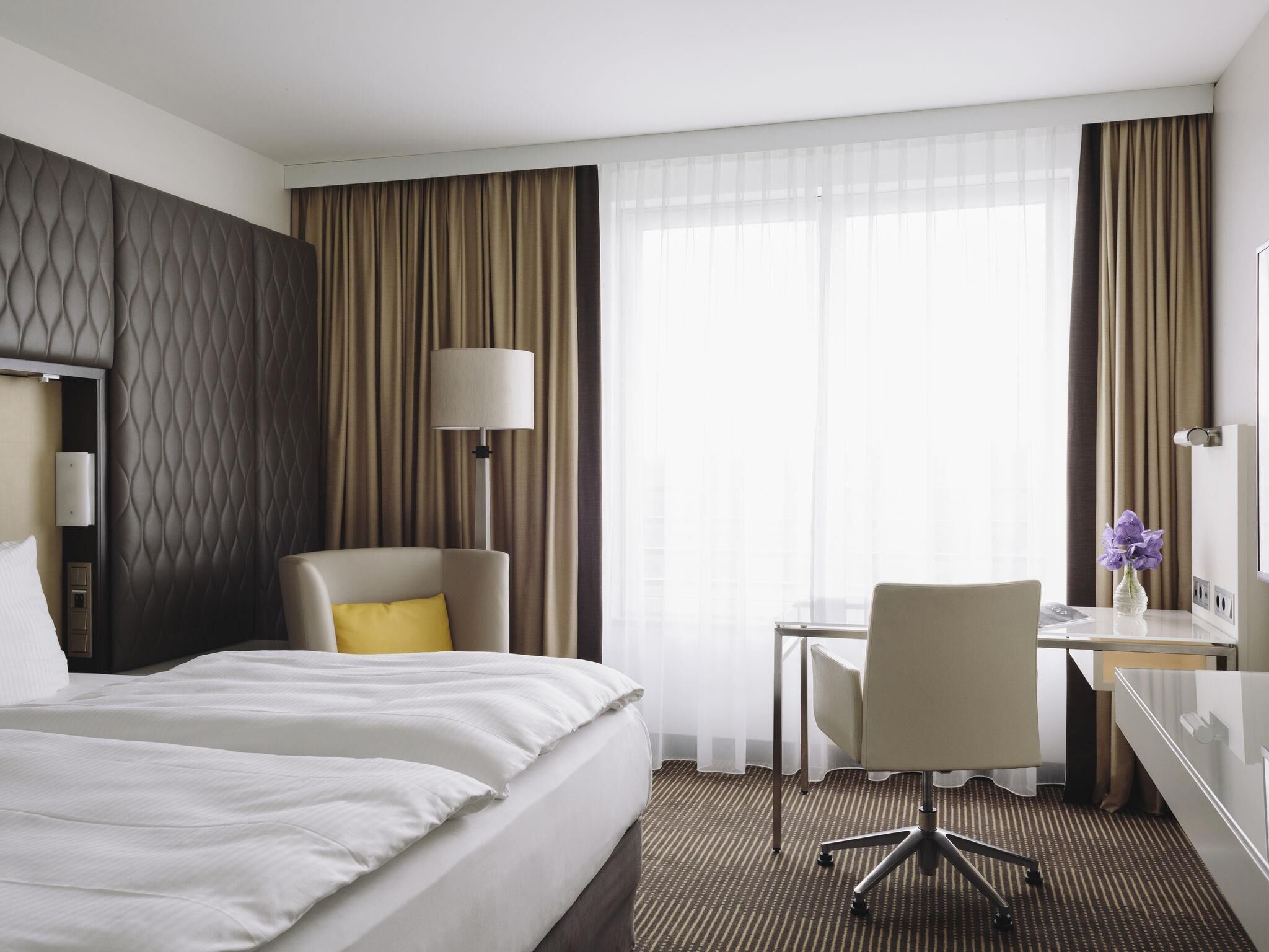 Deluxe Suite, 1 King Bed | Hypo-allergenic bedding, in-room safe, individually decorated, desk