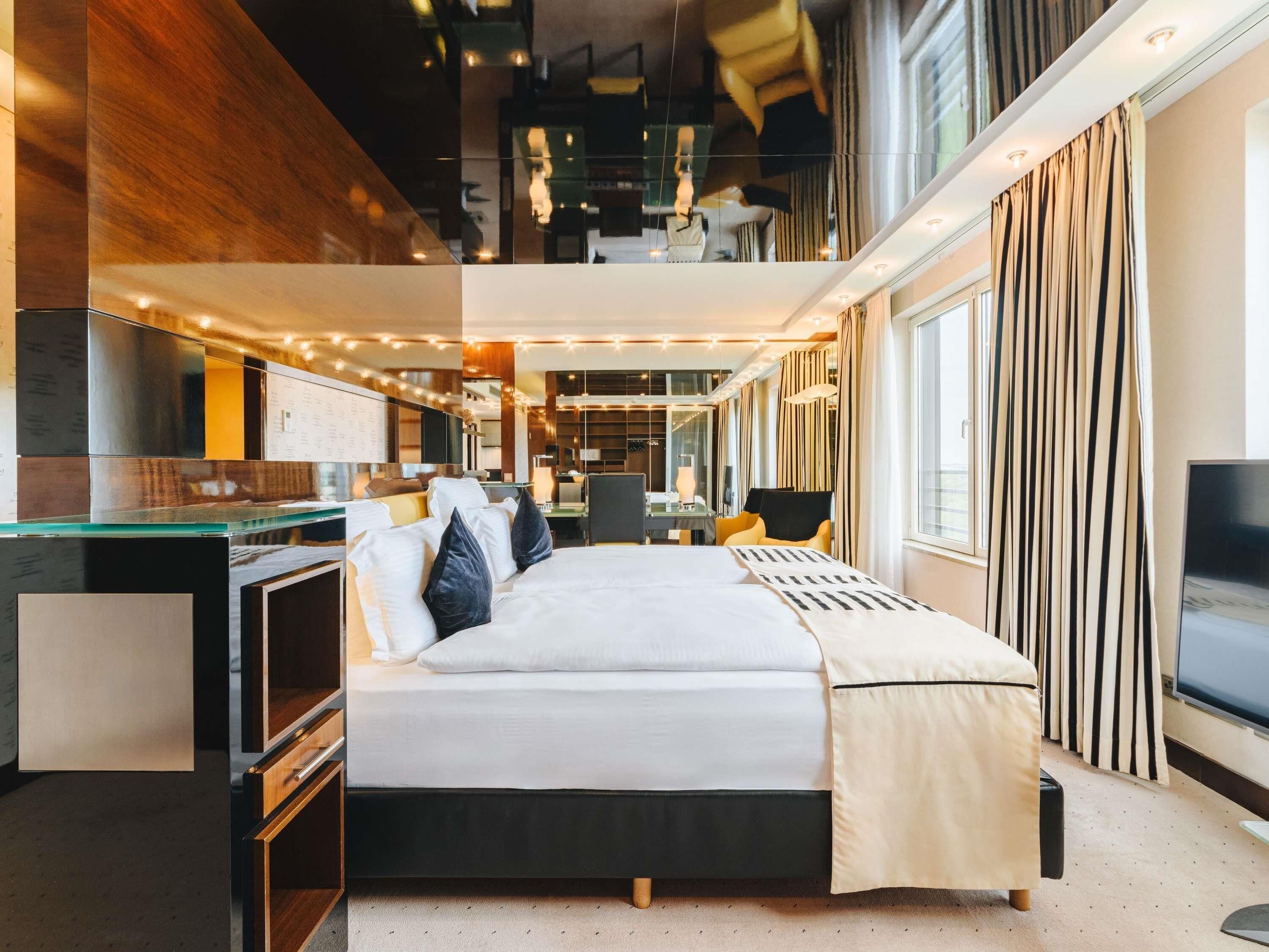 Phòng Suite Presidential, 1 giường cỡ king | Bộ đồ giường kháng dị ứng, két bảo mật tại phòng, trang trí khác biệt 