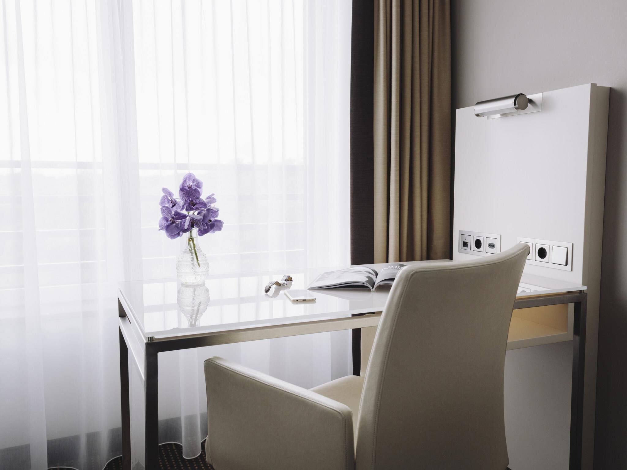 Superior-huone | Allergiatestatut vuodevaatteet, tallelokero huoneessa