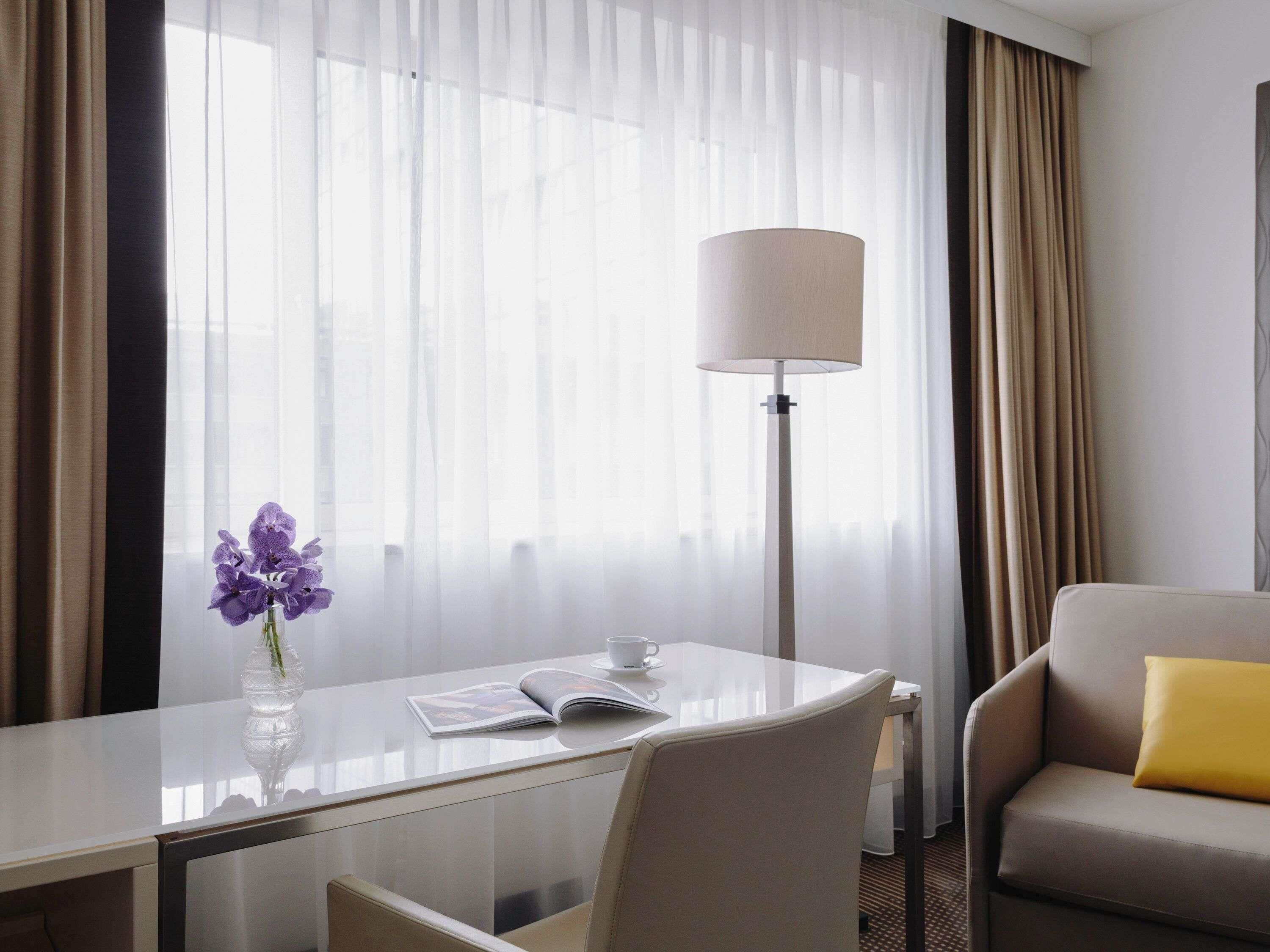 Hypo-allergenic bedding, in-room safe, individually decorated, desk