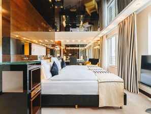 プレジデンシャル スイート キングベッド 1 台 | 1 室のベッドルーム、低刺激性寝具、ミニバー、セーフティボックス (室内)