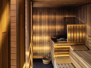 Behandelingskamers voor koppels, een sauna, een stoombad