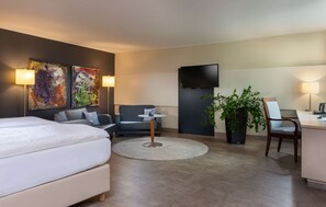 Business Room with Double Bed | Hypo-allergenic bedding, blackout drapes, soundproofing, free WiFi - Essential by Dorint Köln - Junkersdorf (Cologne)