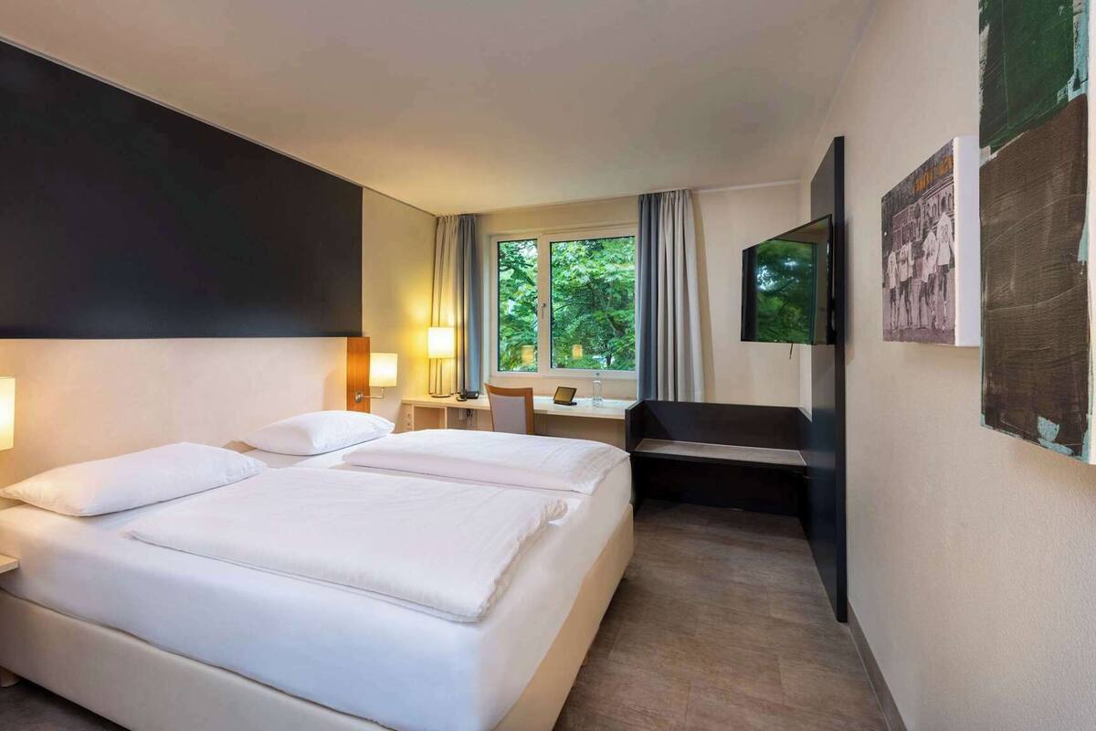 Hypo-allergenic bedding available, blackout drapes, soundproofing