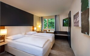 Hypo-allergenic bedding, blackout drapes, soundproofing, free WiFi - Essential by Dorint Köln - Junkersdorf (Cologne)