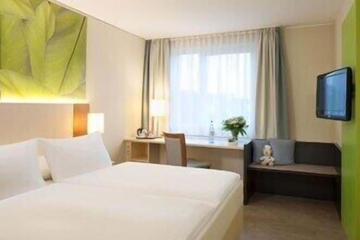 Hypo-allergenic bedding, blackout curtains, soundproofing, free WiFi