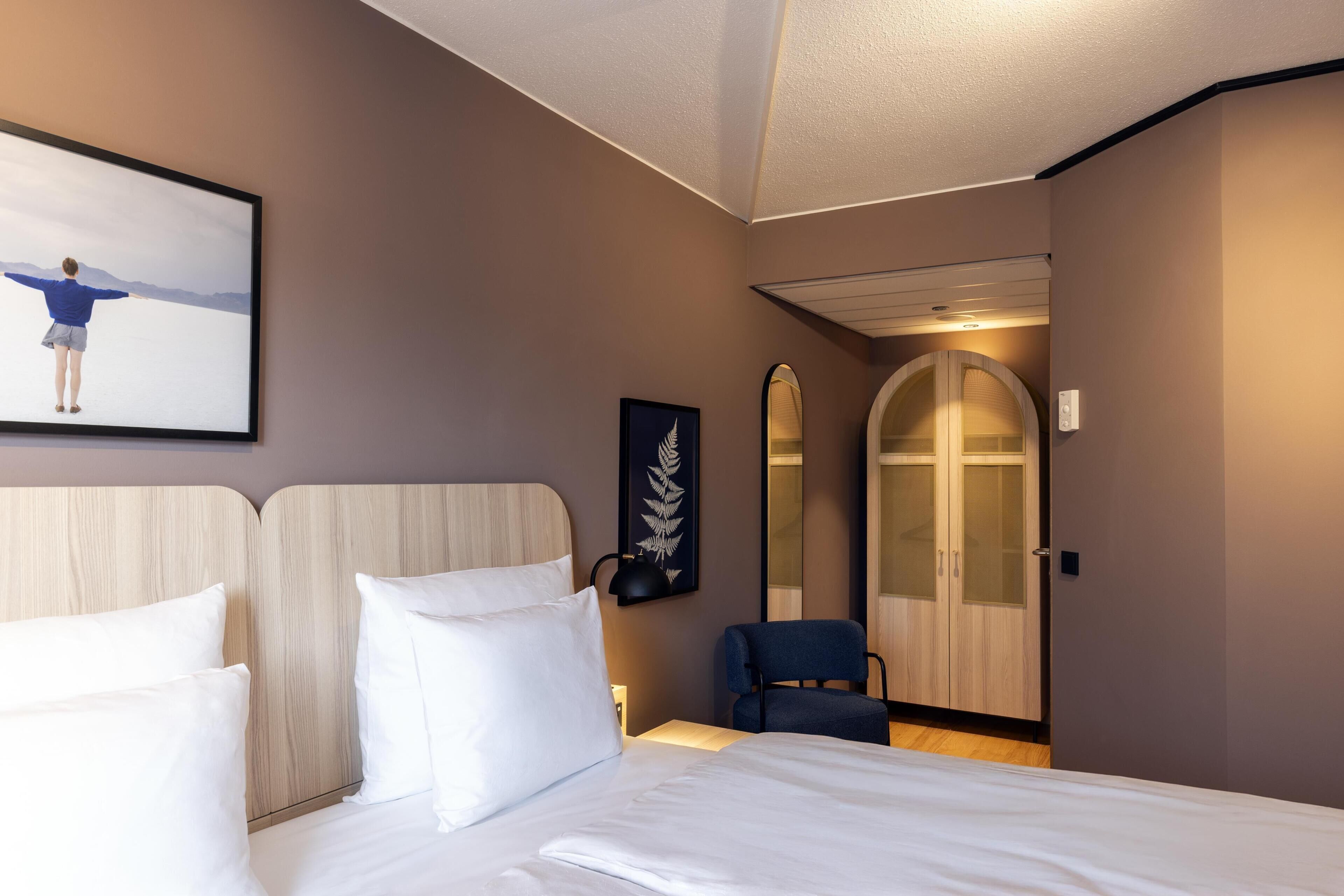 Habitación familiar (Three) | Ropa de cama hipoalergénica y caja de seguridad en la habitación 