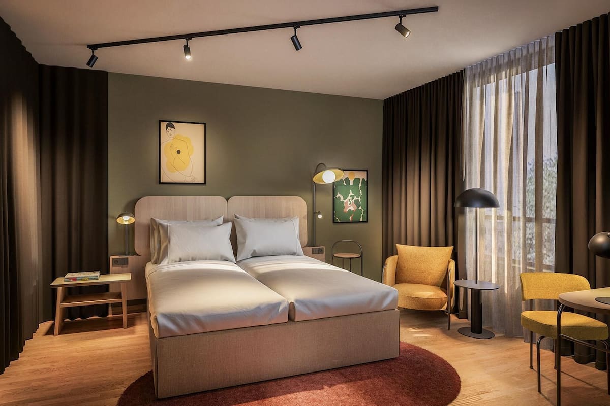 Hypo-allergenic bedding, in-room safe, desk, laptop workspace