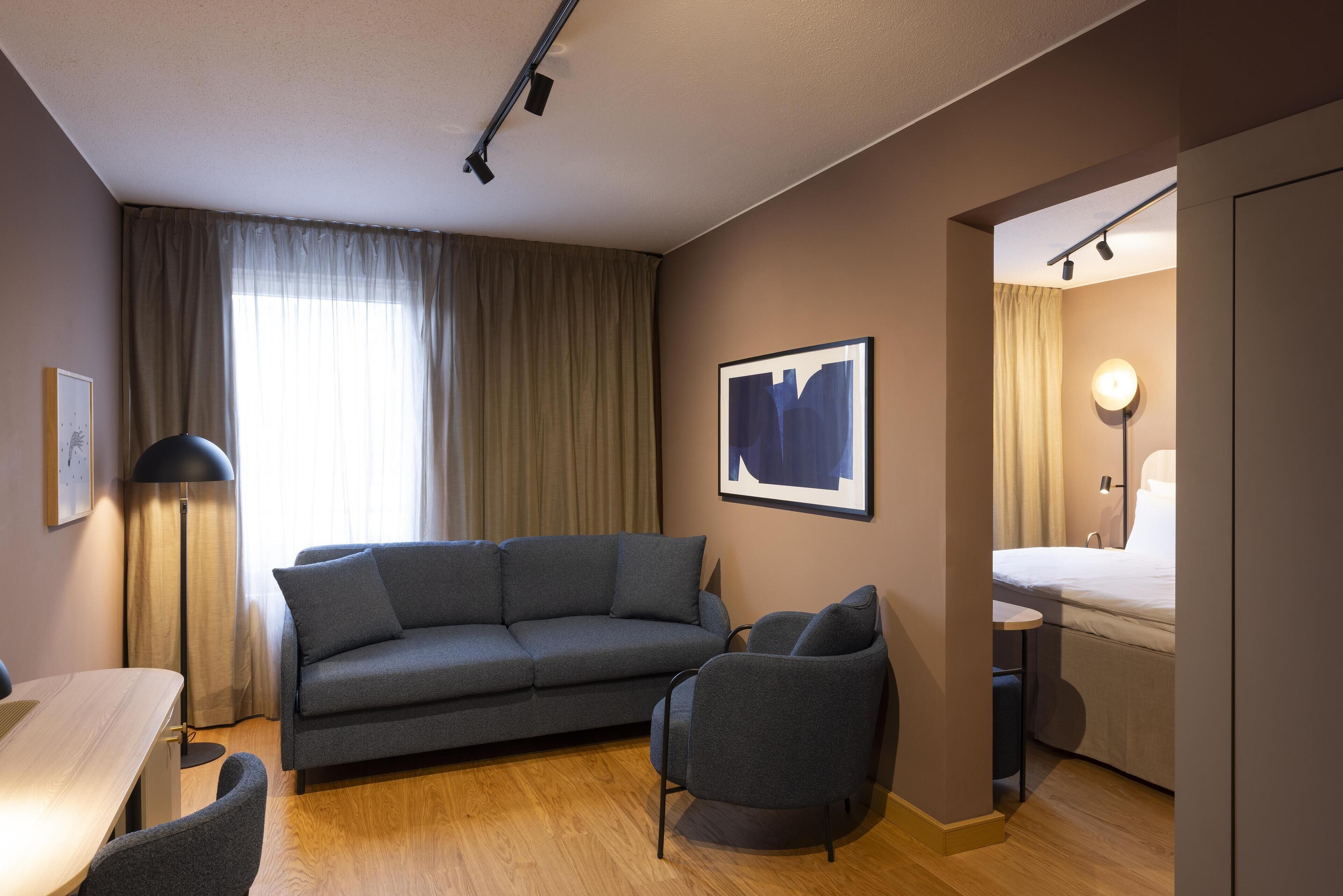 Family Room (Three) | Hypo-allergenic bedding, in-room safe, desk, laptop workspace