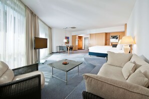 1 bedroom, premium bedding, in-room safe, desk