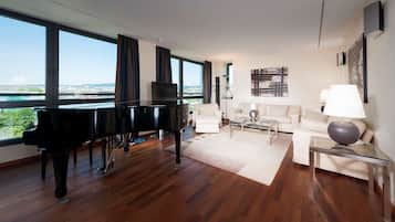 Premium bedding, in-room safe, desk, blackout drapes