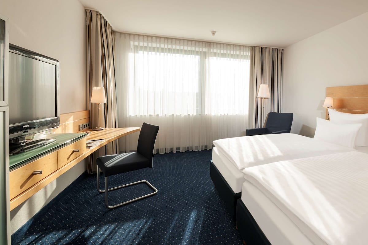 1 bedroom, premium bedding, in-room safe, desk
