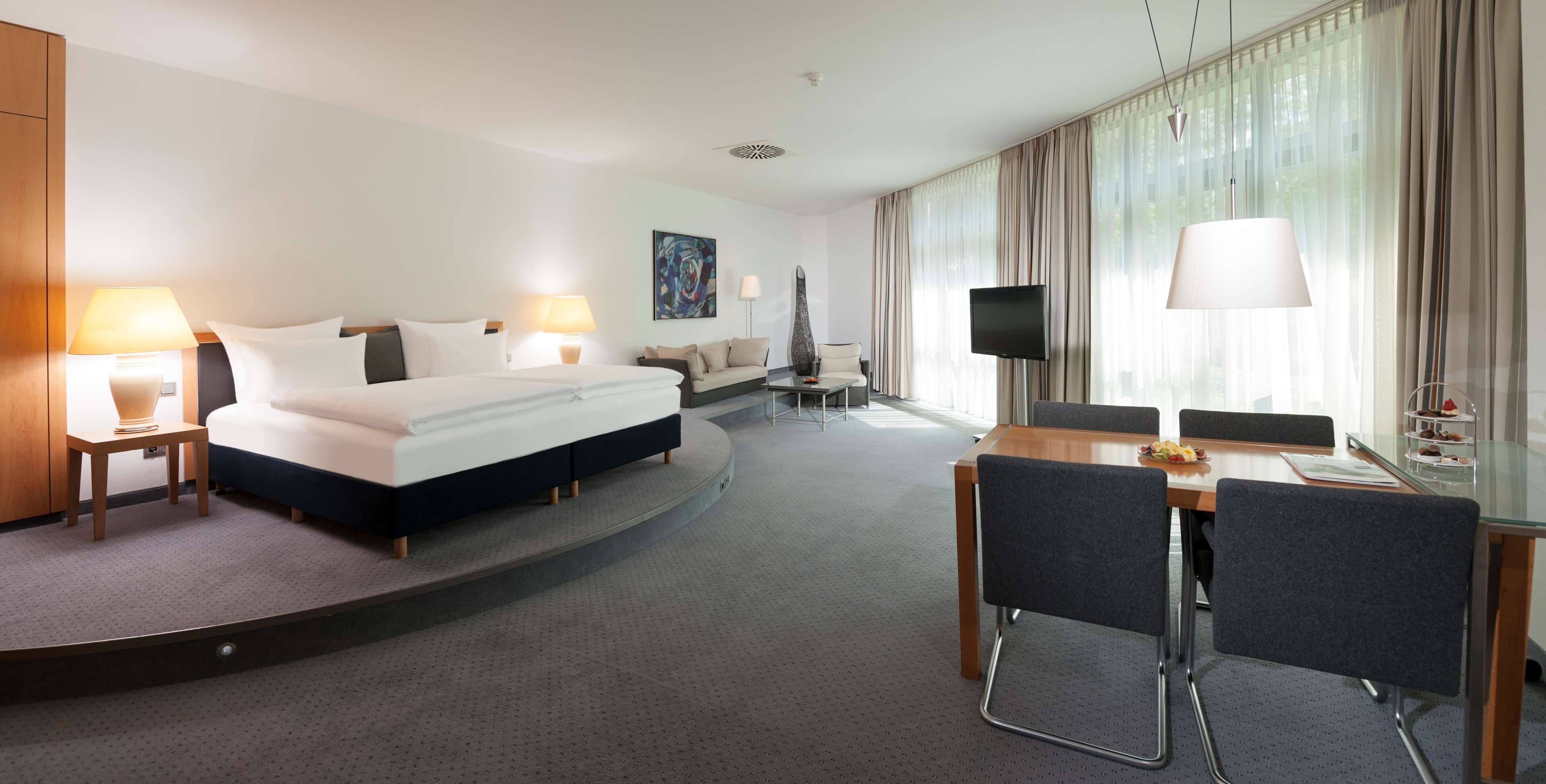 Literie de qualité supérieure, coffres-forts dans les chambres, bureau