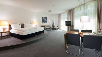 Literie de qualité supérieure, coffres-forts dans les chambres, bureau