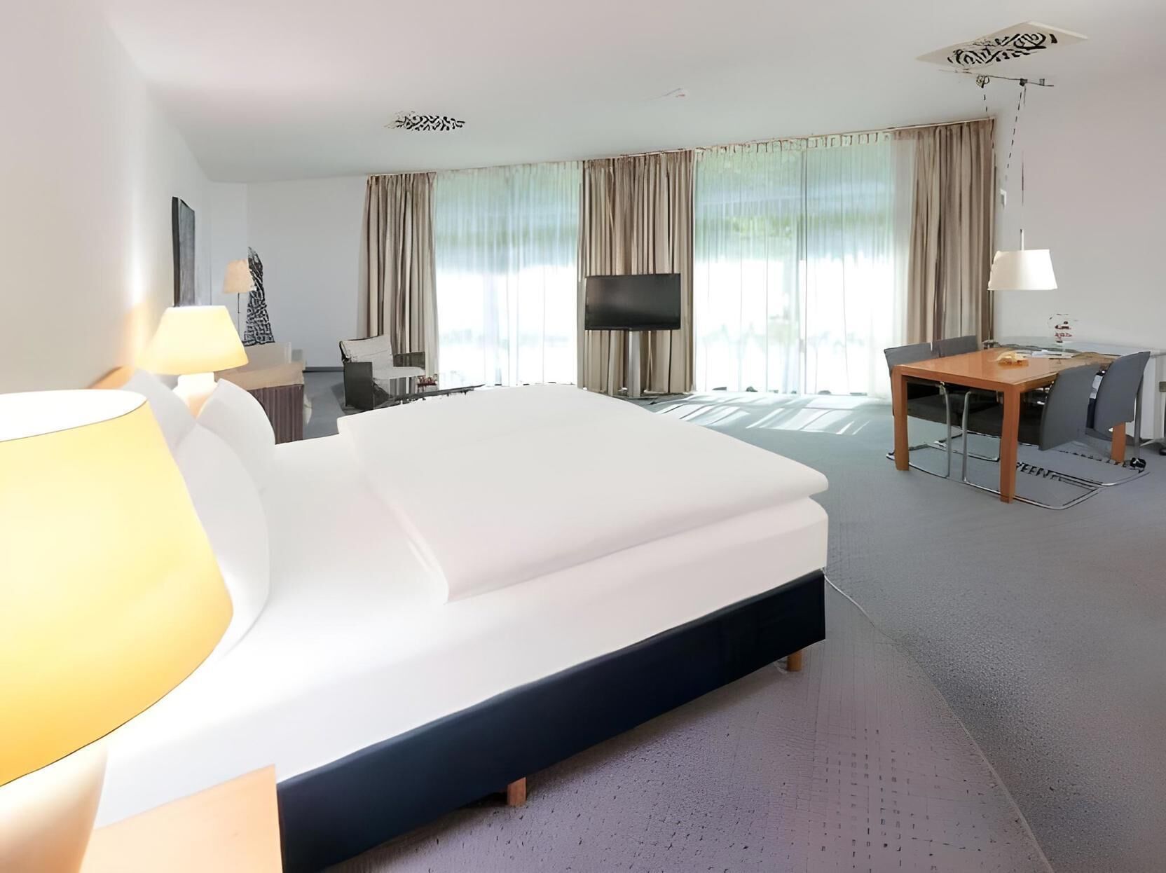 Premium bedding, in-room safe, desk, blackout curtains