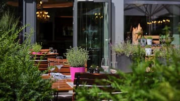 2 restaurants, French cuisine