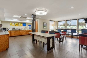 Buffet déjeuner gratuit tous les jours