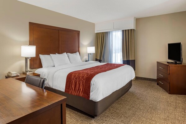 Premium bedding, desk, laptop workspace, blackout drapes - Comfort Inn & Suites Little Rock Airport (Little Rock)